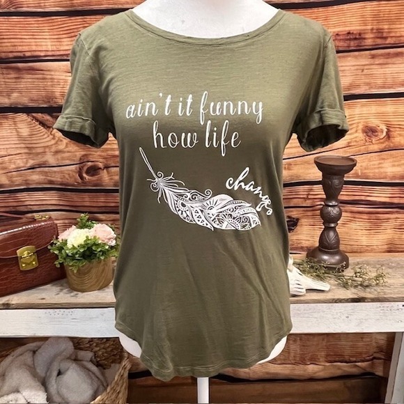 H&M Tops - H&M‎ Womens Feather Graphic  Green Short Sleeve Tee Size XS